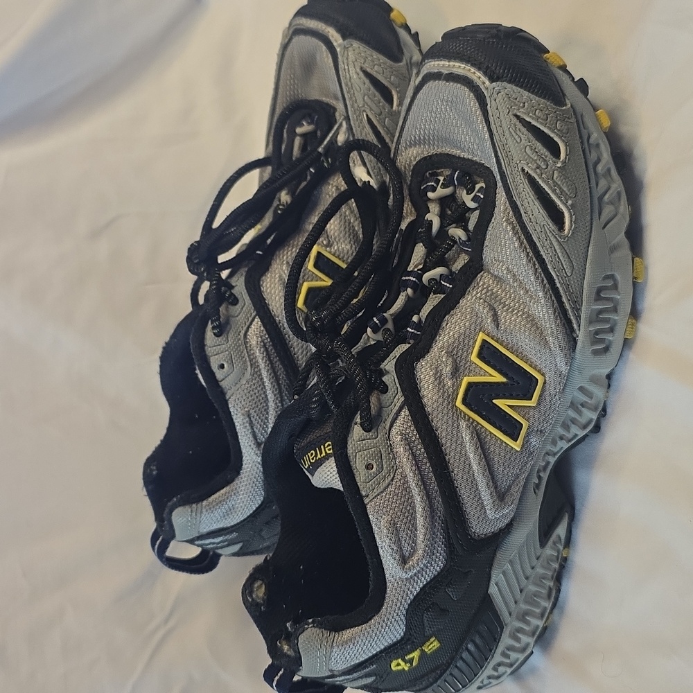 New Balance 475 All Terrain Athletic Shoes Men's Size 9.5 Gray, Black, Yellow